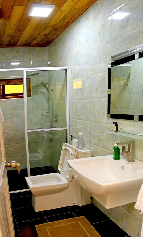 טרינקומאלה Bluewater Beach Resort חדר תמונה